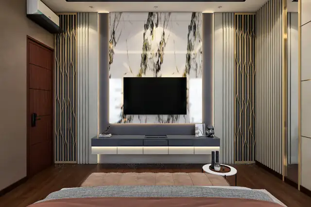 Kamar utama dengan backdrop TV marmer dan panel dekoratif emas